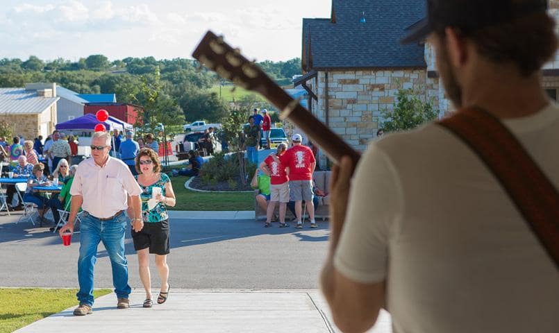 Kissing Tree community and local scenery