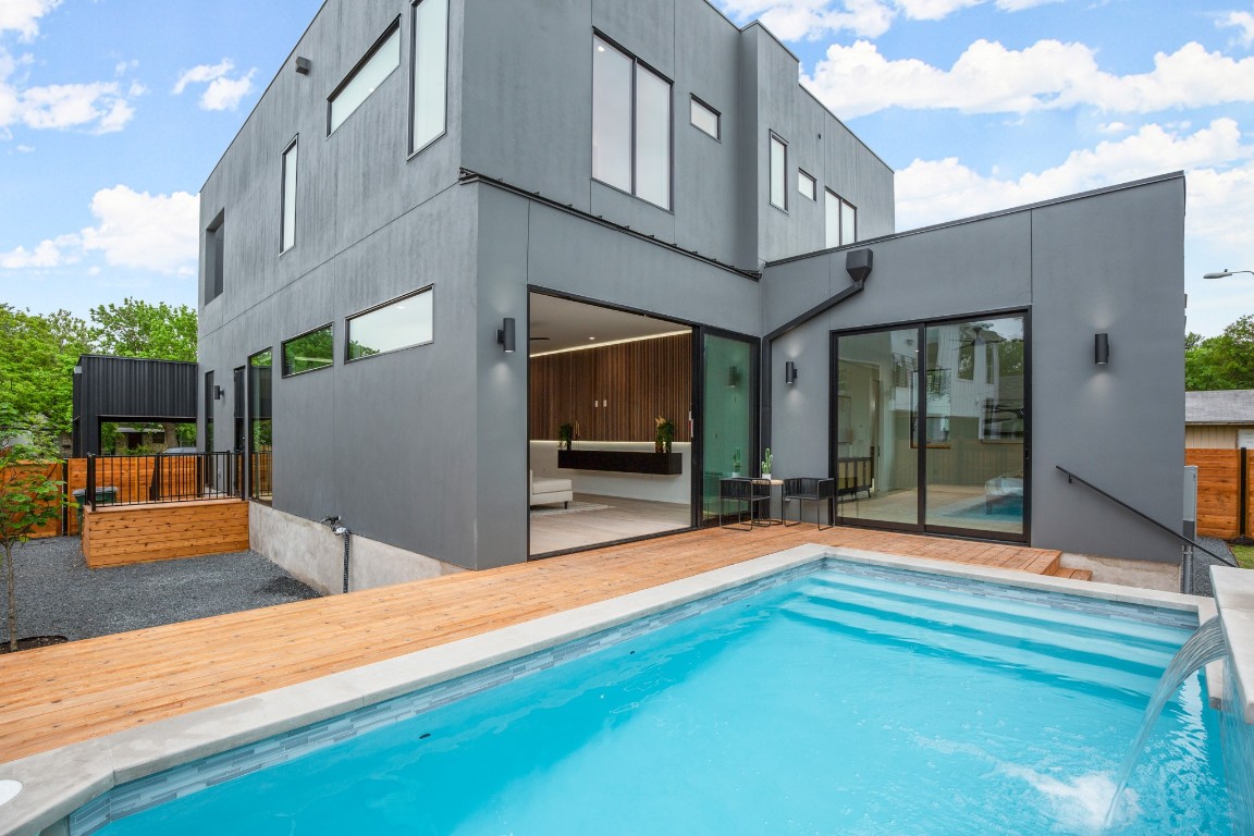 Properties and scenery in Galindo Texas