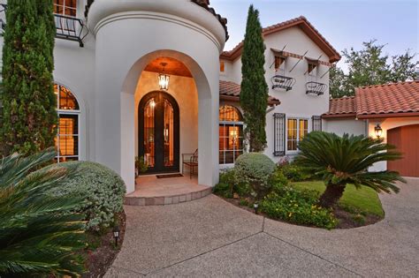 Properties and scenery in Barton Creek Texas