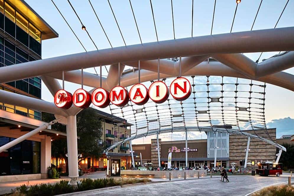 Properties and scenery in Milwood Texas