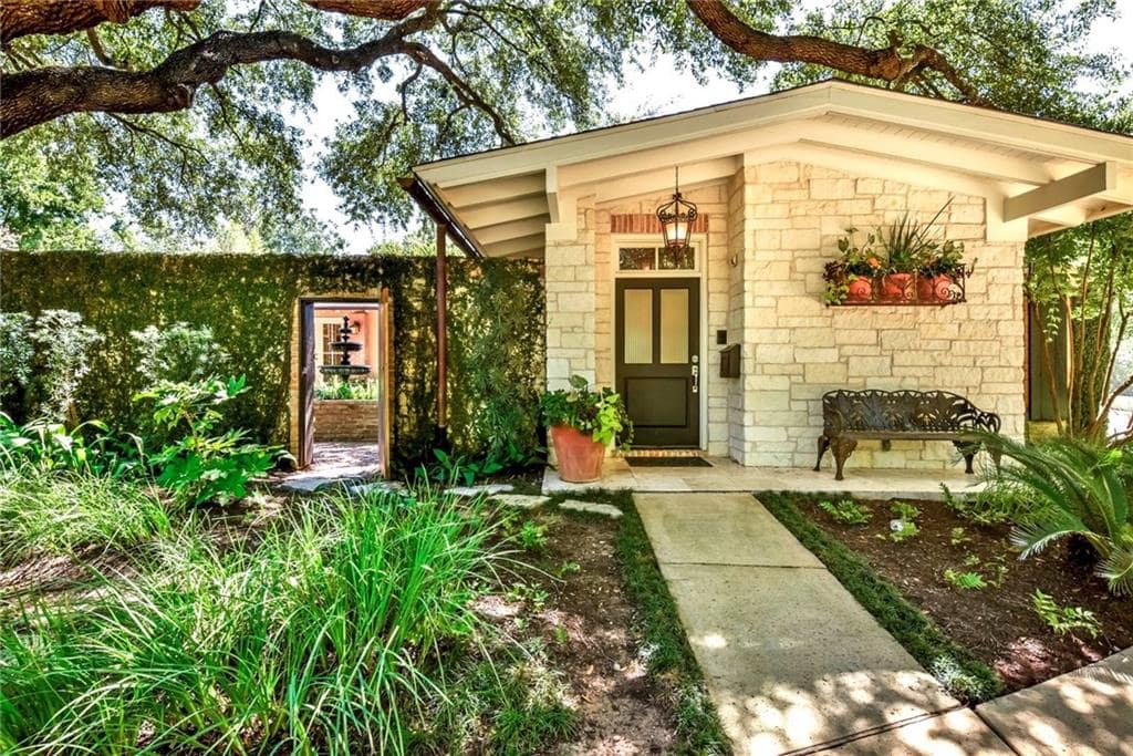 Properties and scenery in Highland Park Texas