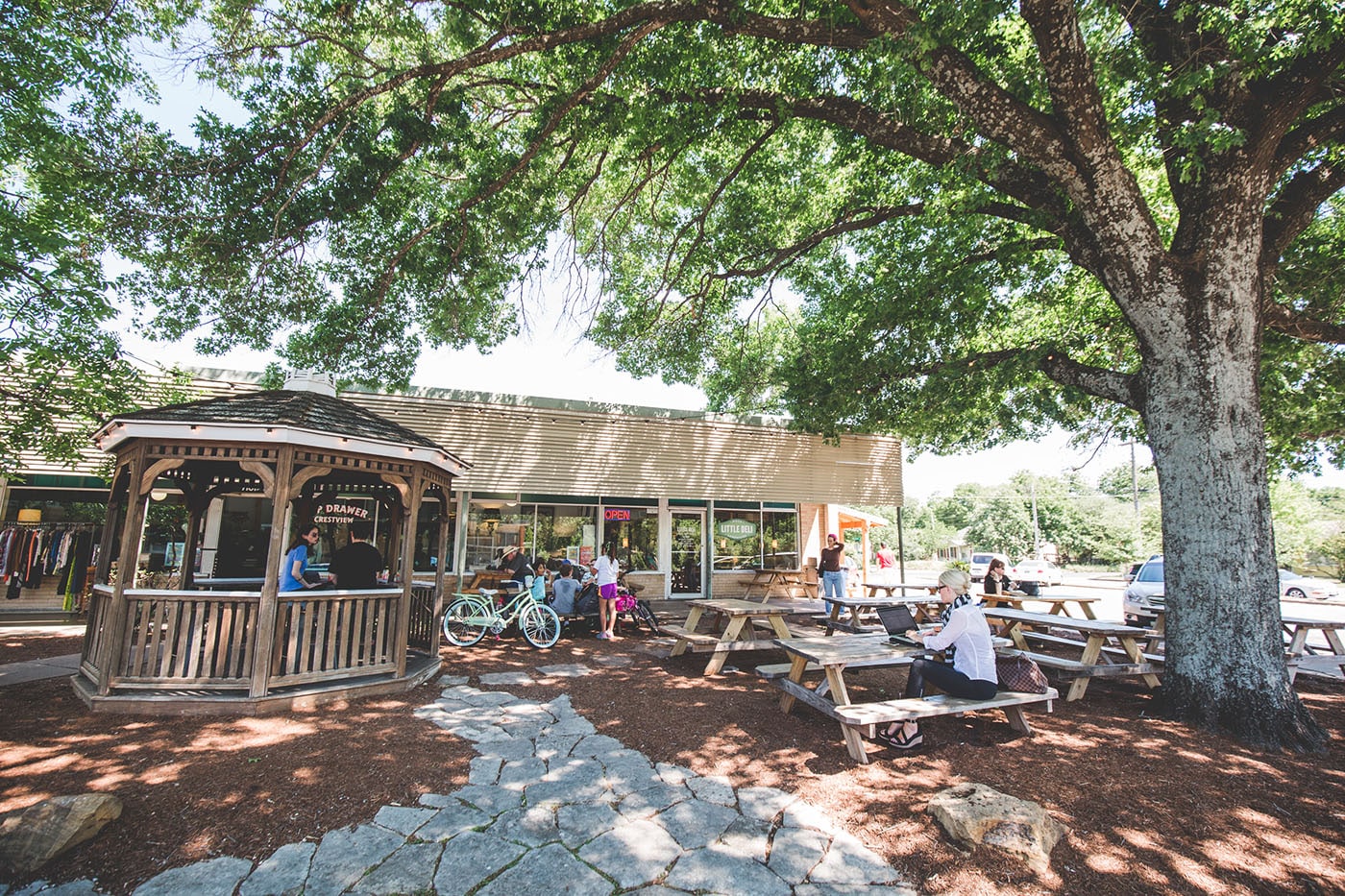 Crestview & Brentwood community and local scenery