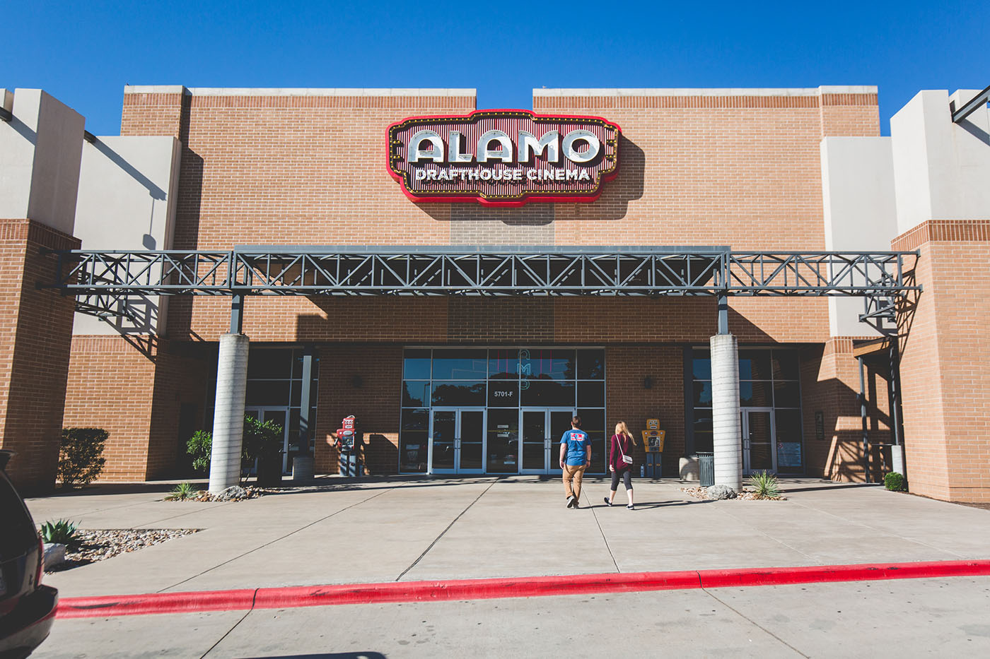 Circle C TX neighborhood amenities and surroundings