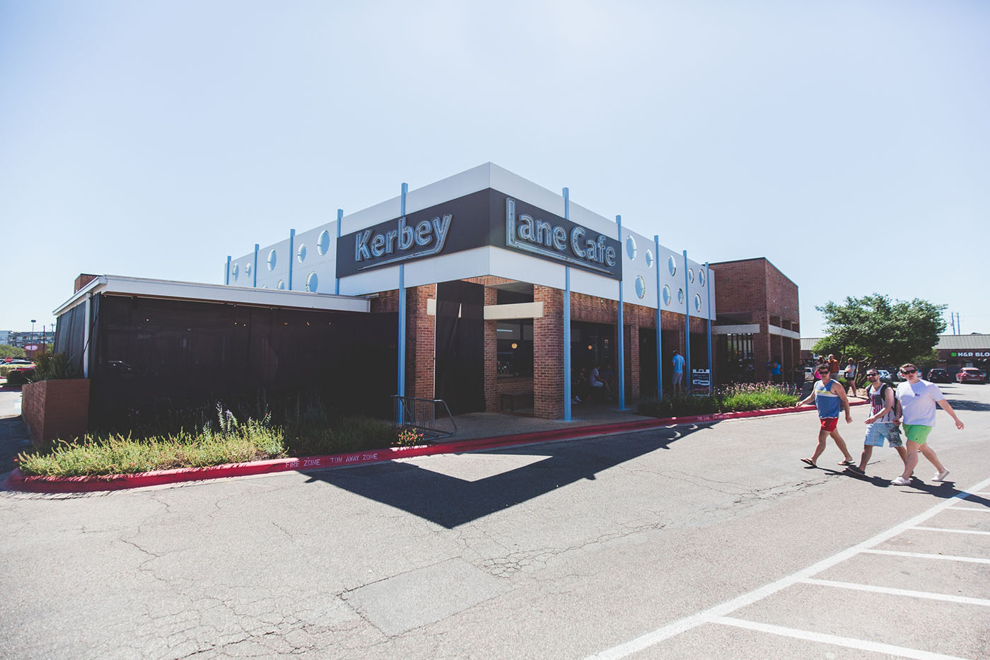 Barton Hills TX neighborhood amenities and surroundings