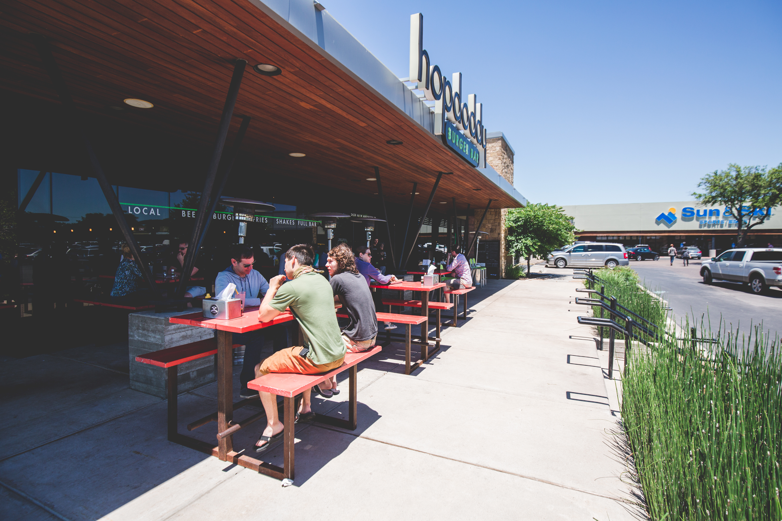 Homes and streets in North Loop TX