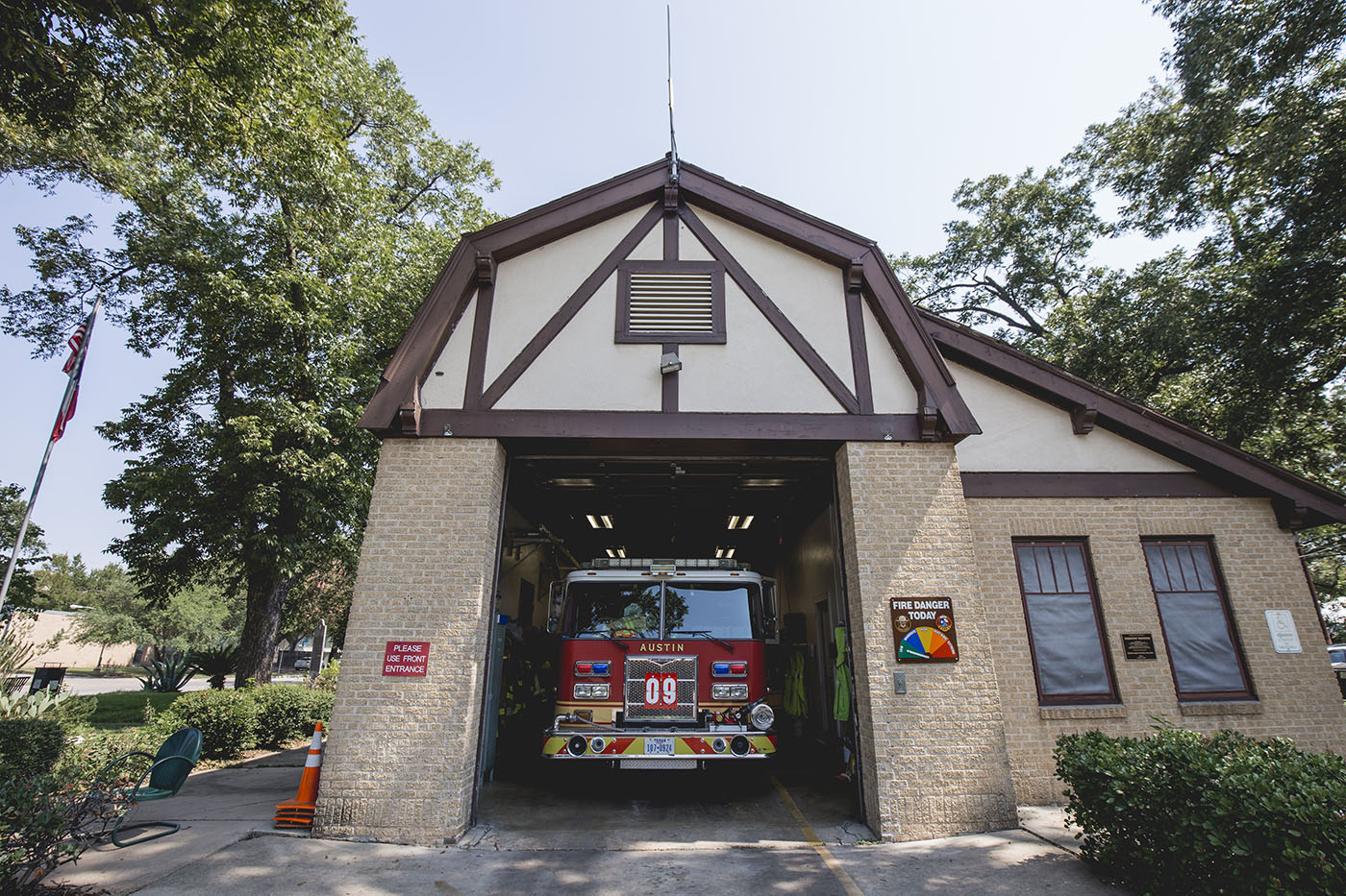 Hyde Park TX neighborhood amenities and surroundings