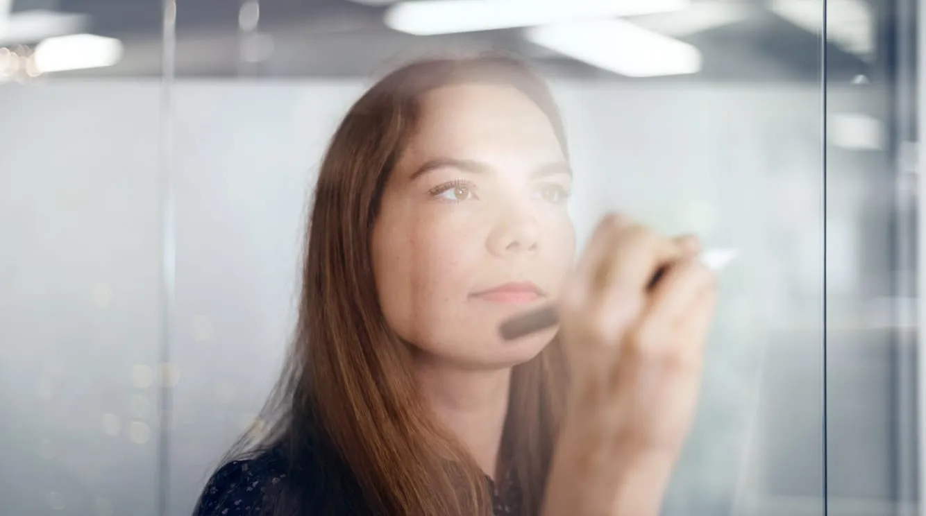 Female colleague at Funidata in a brainstorm session