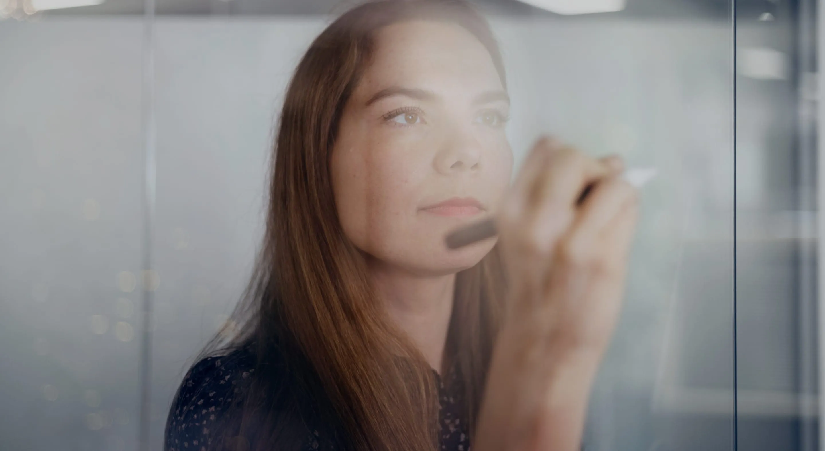 Female colleague at Funidata in a brainstorm session