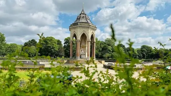 Victoria Park leisure stays
