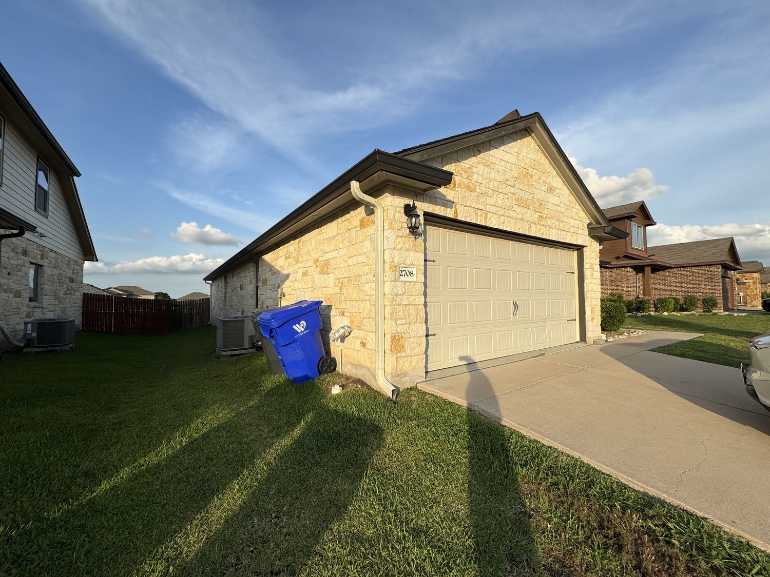 2708 Gilchrist Dr, Lorena TX: 4-bed, 2-bath home in Park Meadows with 1,899 sq ft, open layout, and bright living space. Built in 2017.
