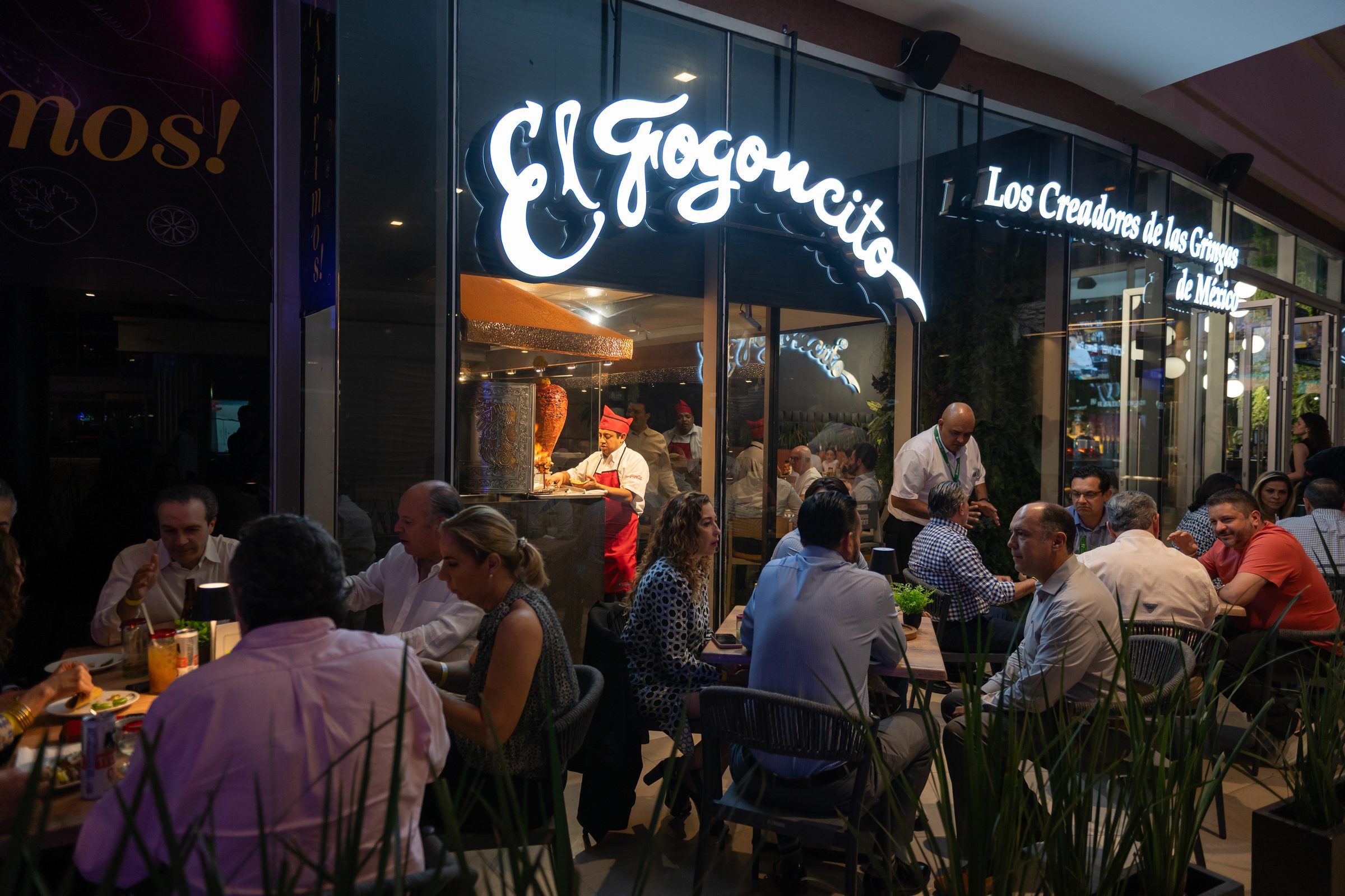Interior de El Fogoncito Monterrey, sucursal Plaza Áuriga
