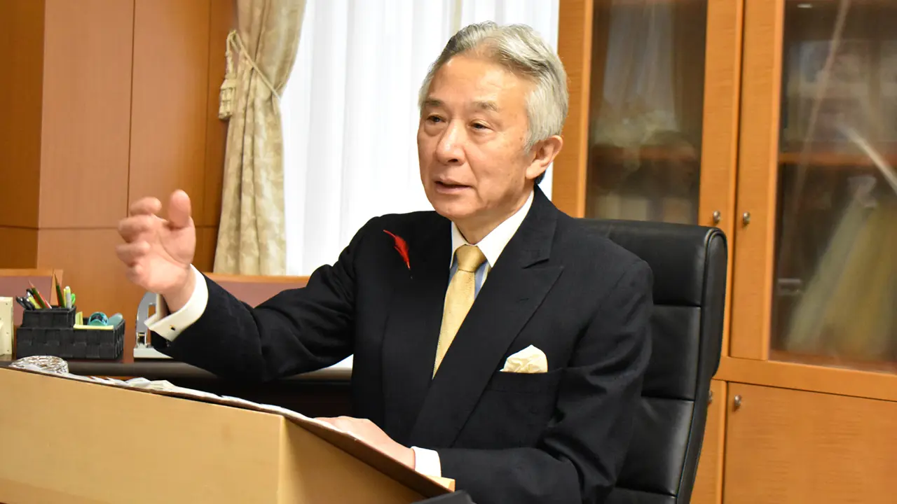 盛山文科相が中学校の35人学級に意欲 報道各社共同インタビュー