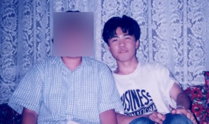 大学時代の三戸教諭。家庭教師の教え子と（三戸教諭提供）