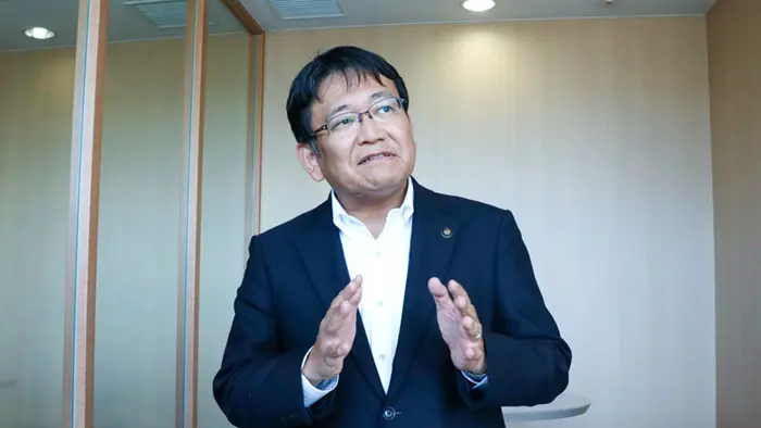要請書を提出した後、取材に応じる千葉市の神谷市長
