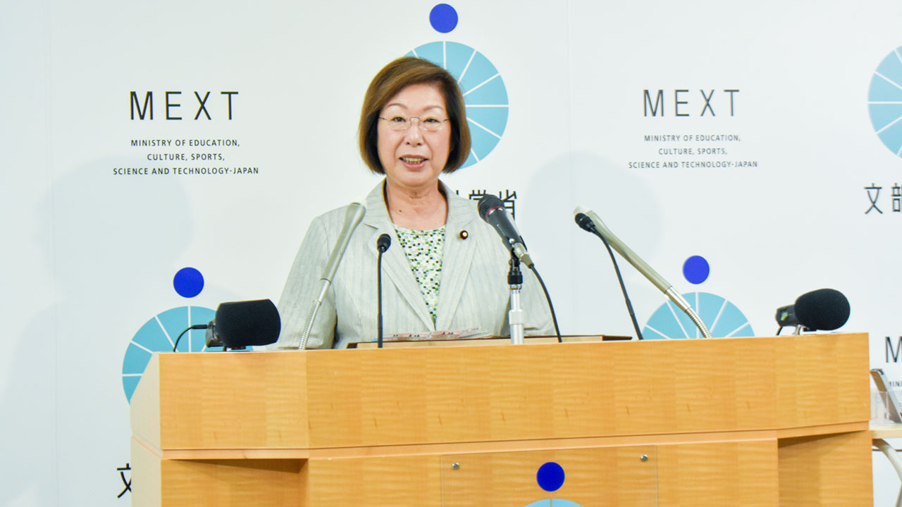 不登校支援「分かりやすい情報提供を」 永岡文科相