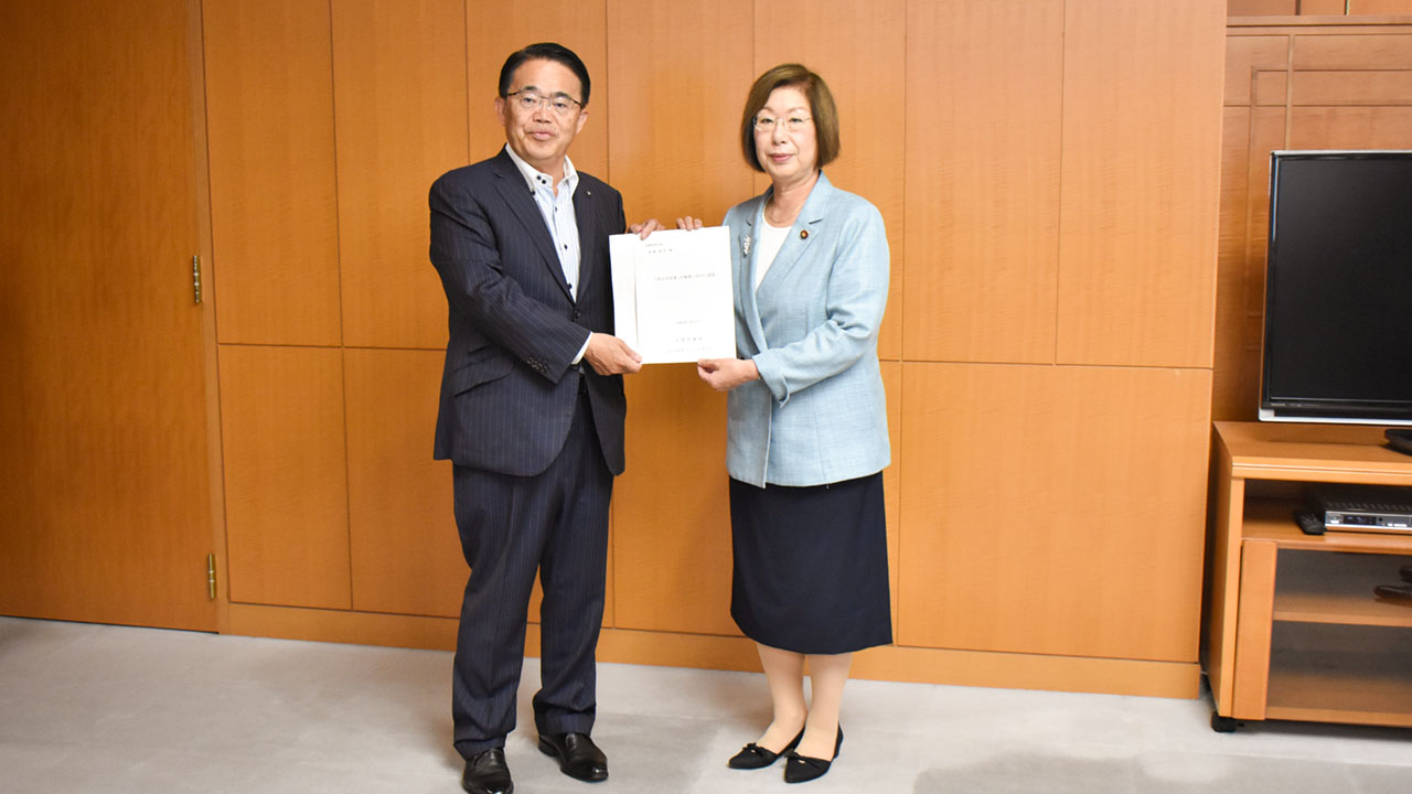 「子どもと家族が一緒に休める環境を」 知事会が文科相に提言