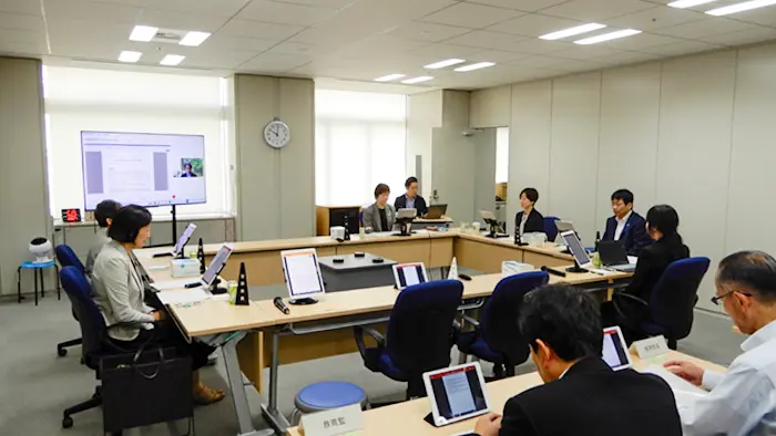 メンタル不調を未然に防ぐ 教職員用のLINE相談窓口を開設、都