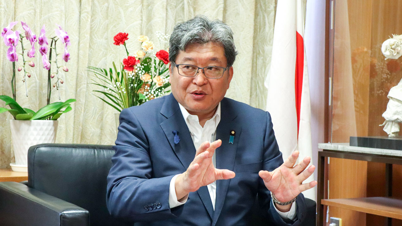 【萩生田氏に聞く(上)】「レギュラーの教員を増やす」と強調