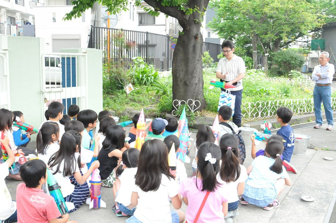 JAXA時代は、小中学生への出前授業も数多く実施していたという（藤島教諭提供）