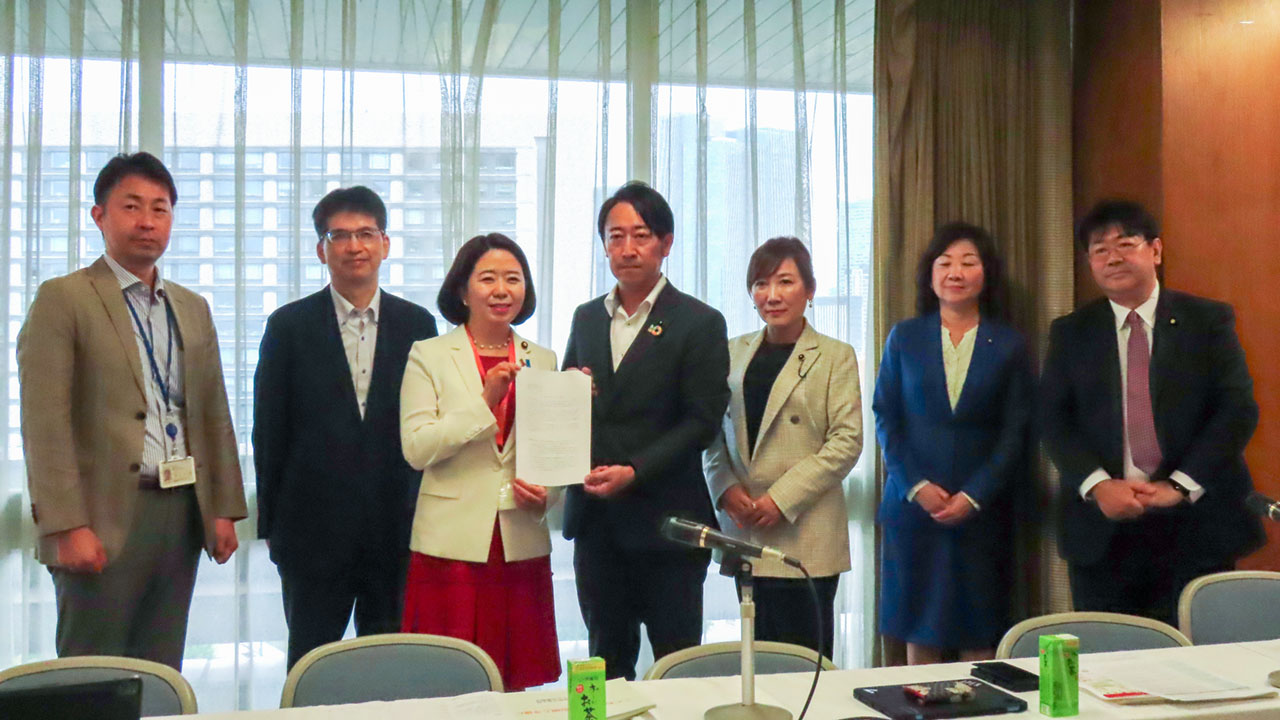 保育士と幼稚園教諭の統括資格を 自民党地方議員が要望書