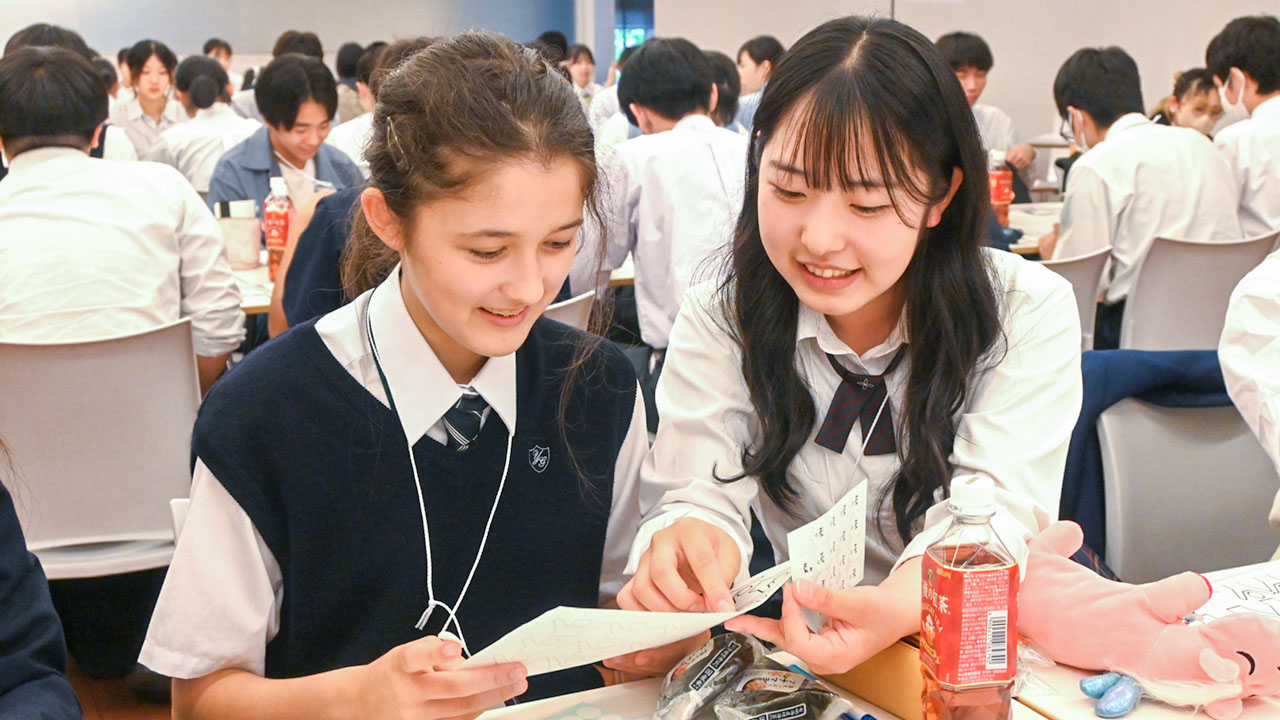 交流会では仲間同士で積極的な情報交換を行っていた