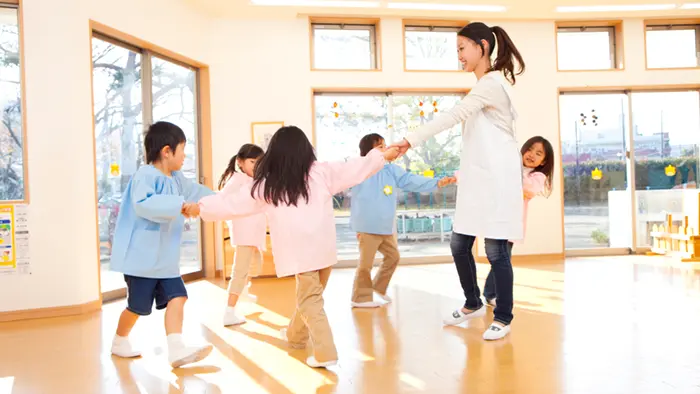 受験料や保育士志望学生への学費貸付など支援 政府の経済対策