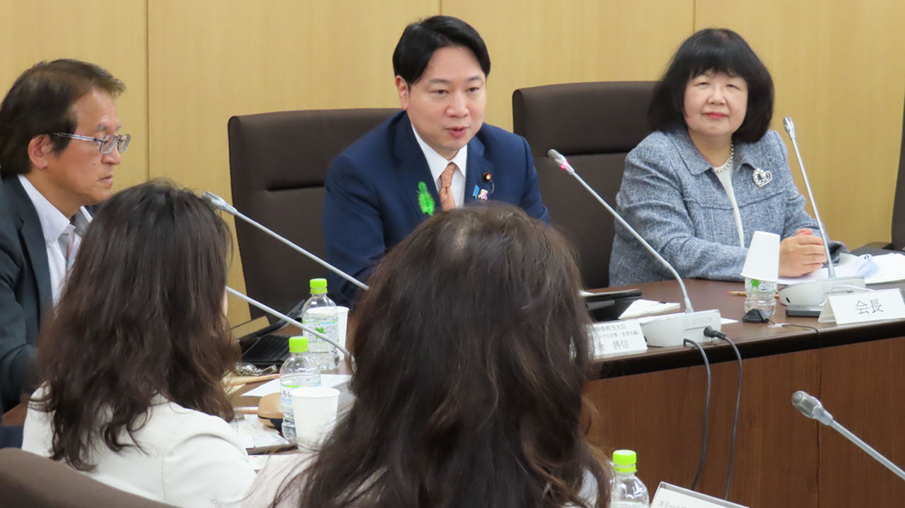 こども家庭審議会が初会合 8部会設置、委員に大学生も