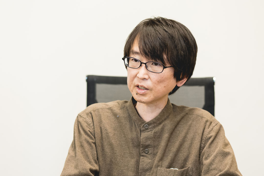 子どもと接する教師の役割は大きいと期待を込めて話す