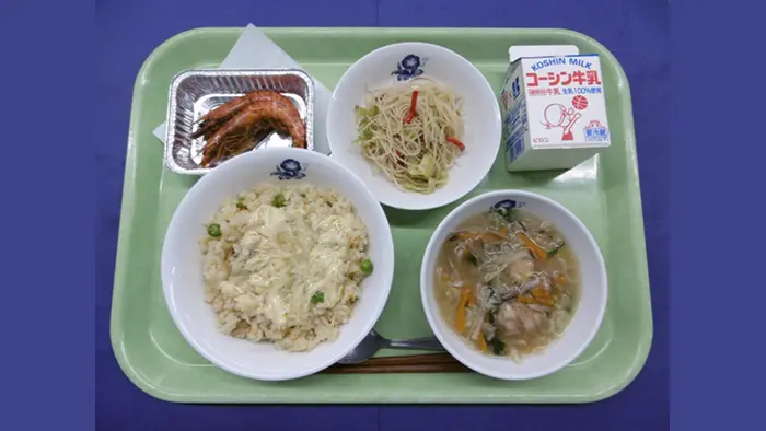 苦境の国内産ホタテを給食に 日本海老協会が無償提供を支援