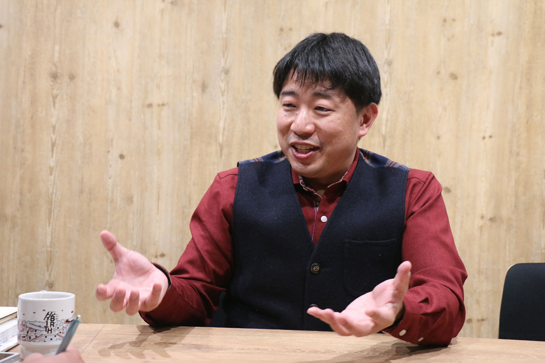 「現場の先生との意見交換を大事にしている」と話す松田さん