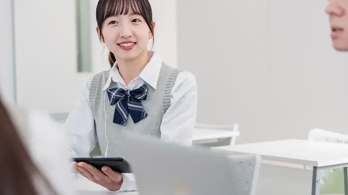小中高生の3割、ICTを学校でほぼ毎日使用 ベネッセ・東大調査