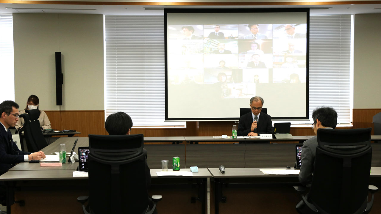 小学校教科書全てに二次元コードを採用 文科省検定結果公表
