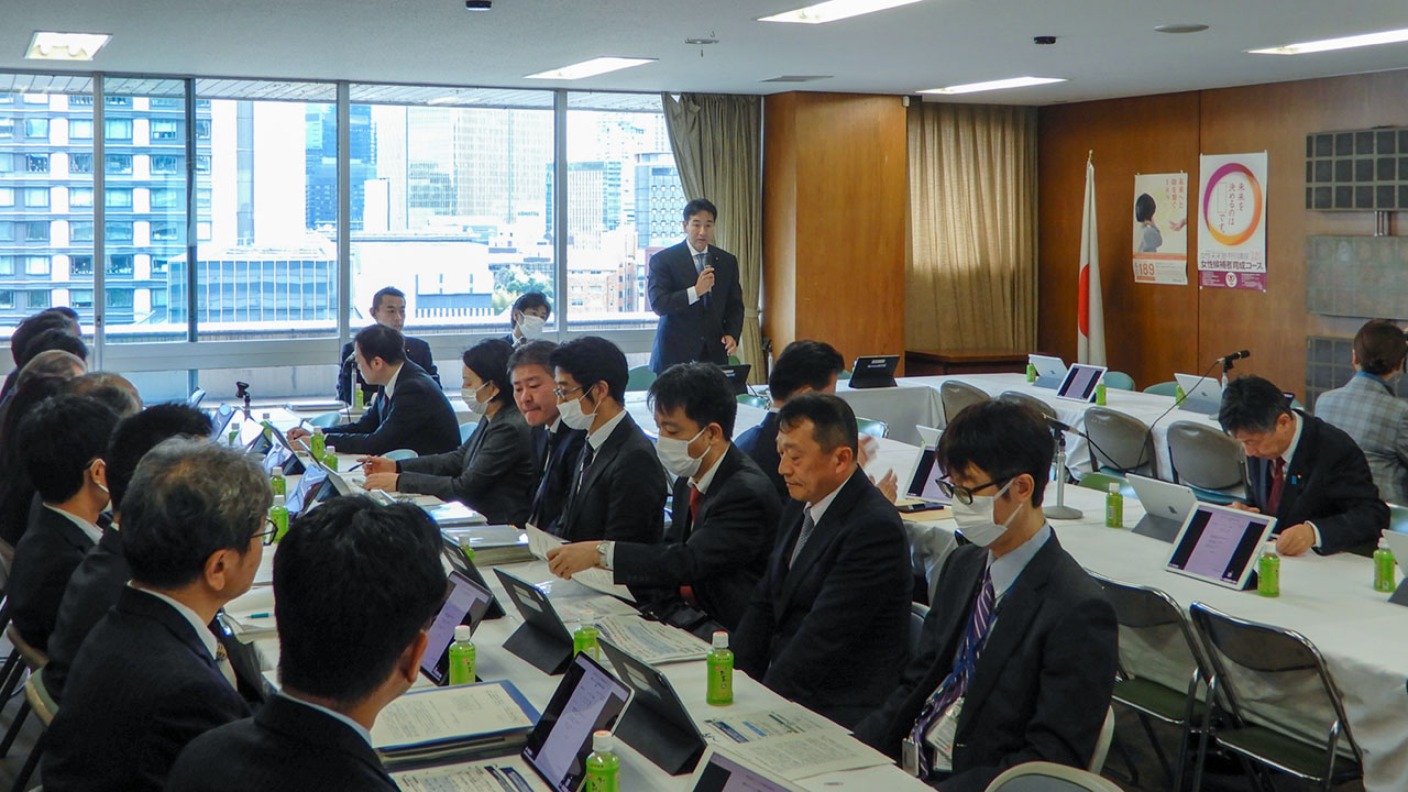 「学校現場が混乱しないように」 自民対策本部、5類移行で
