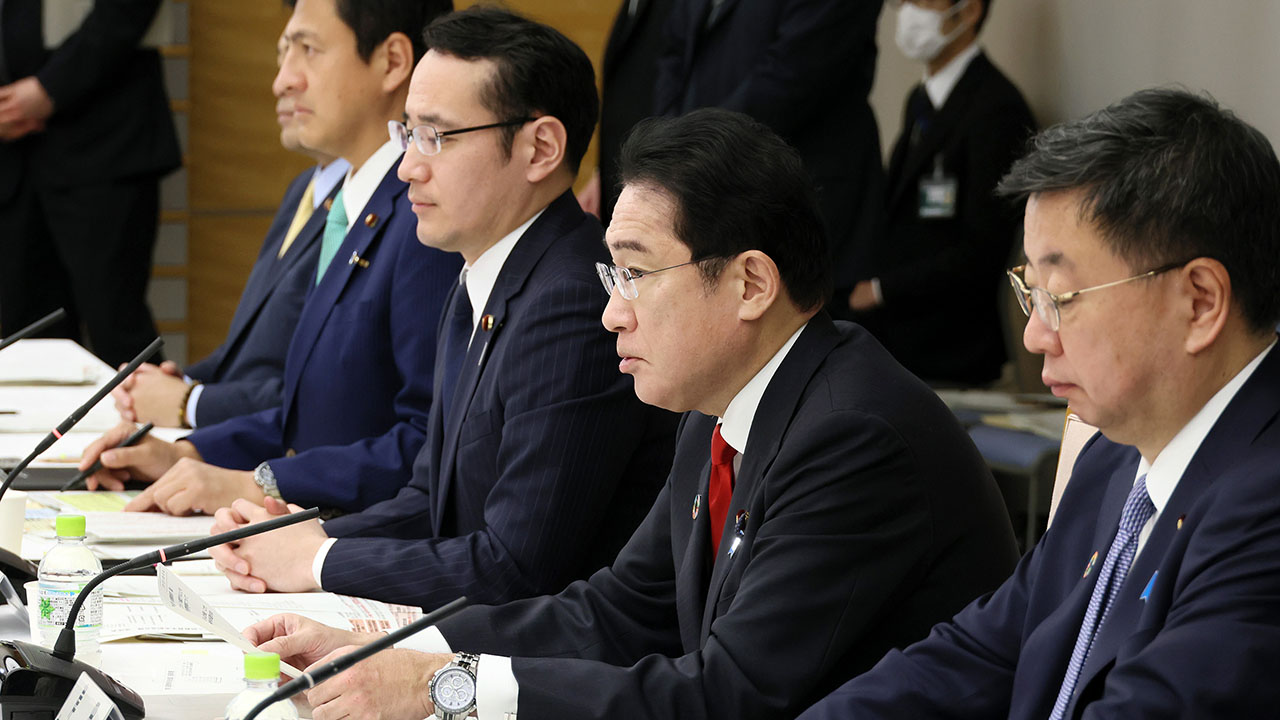 2033年に日本人留学生を50万人に 教育未来創造会議で首相