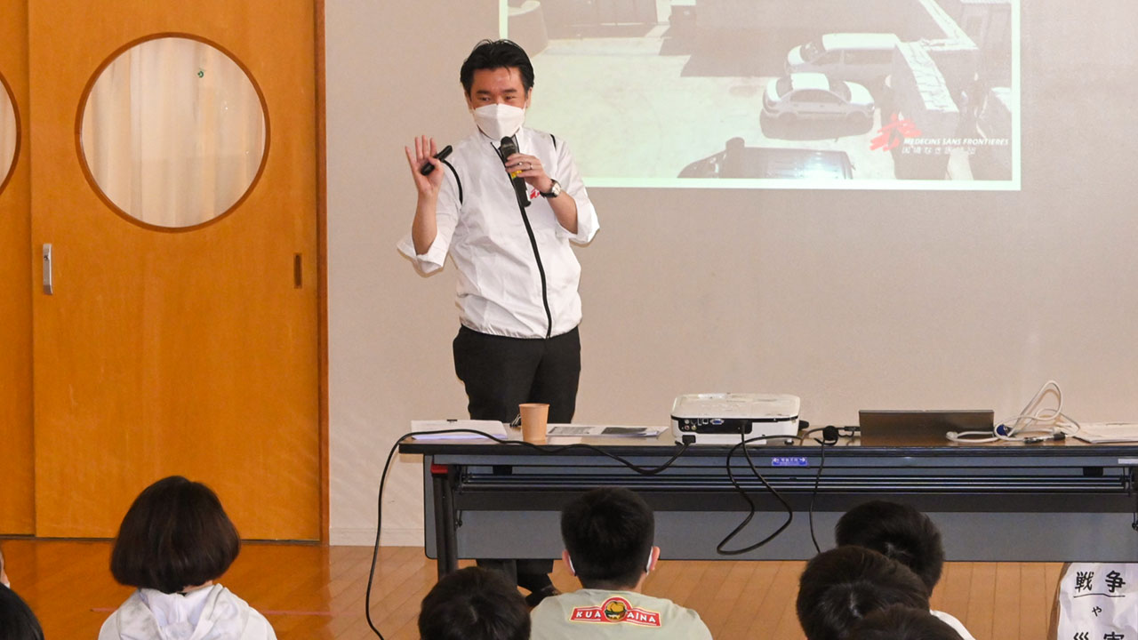 内戦が続くシリアでの体験談を語る村田さん