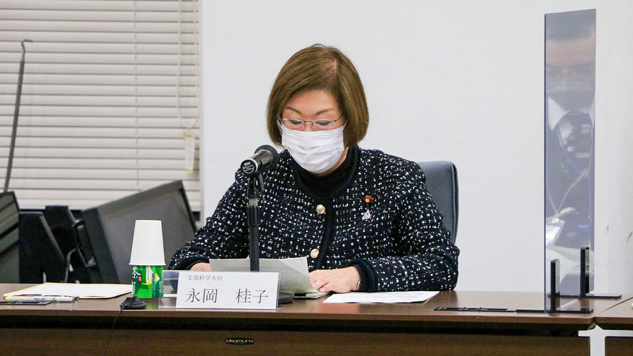 不登校対策の「目指す姿」、安心な学校作り掲げる 永岡文科相