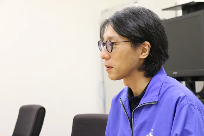 放射線研究の道へ進んだ経緯について話す中村さん＝撮影:佐藤明彦