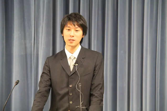 研究成果について、文科省で記者会見に応じる中村さん＝中村さん提供