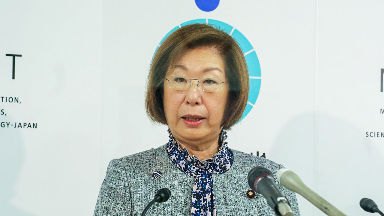 新型コロナ、5類移行へ 文科相「学校教育との両立図る」