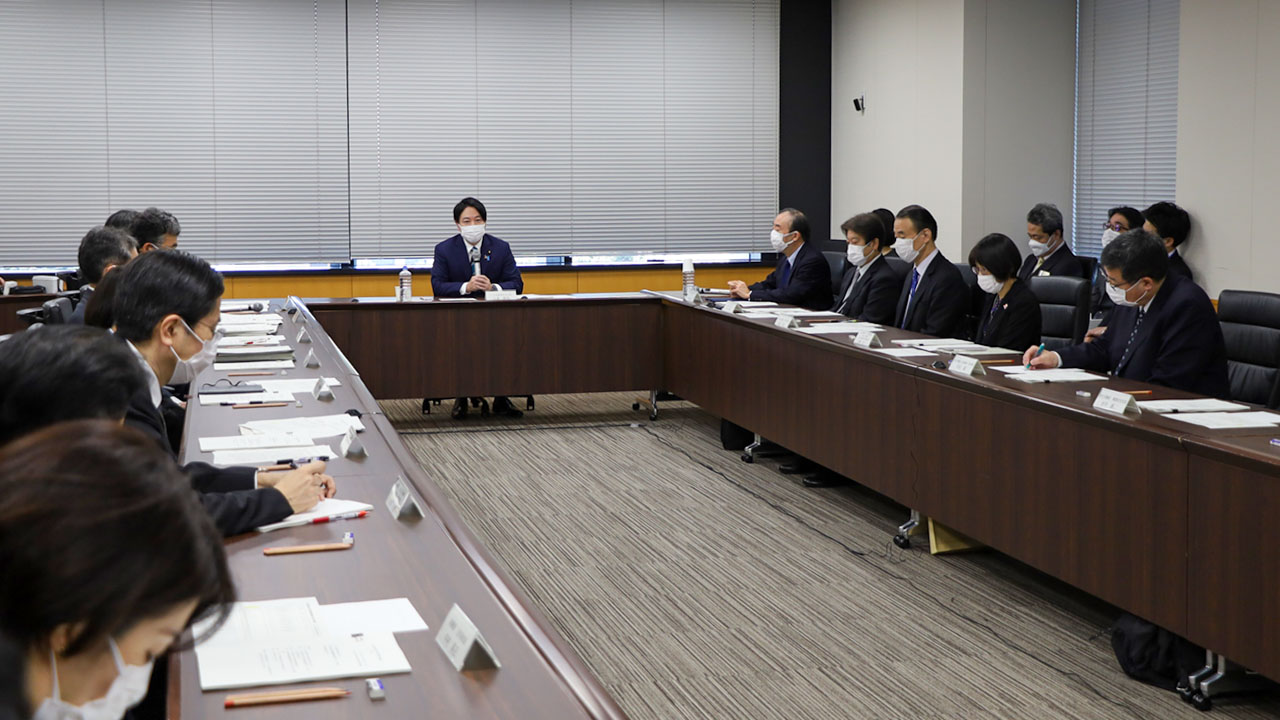 「異次元の少子化対策」の議論始まる 首相指示の関係府省会議