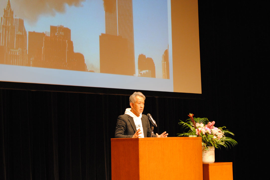 亞門氏「戦争の足音が」 沖縄復帰50年のシンポで平和学習など議論