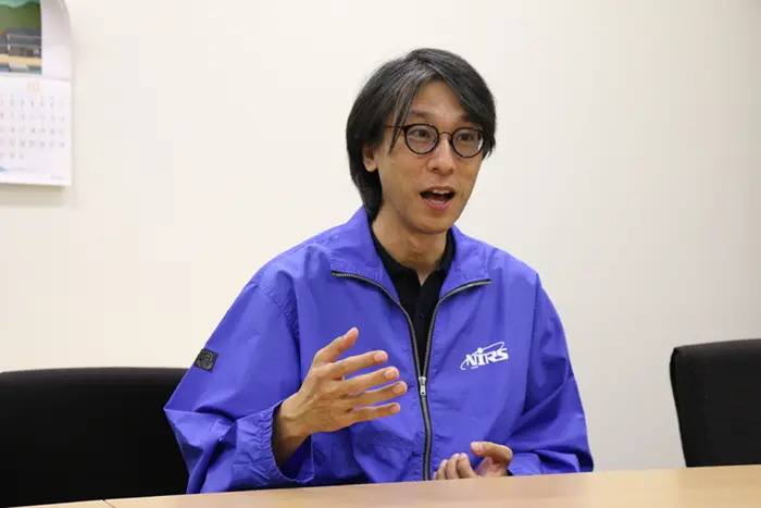 「このままでは周囲に置いていかれる」と危機感を抱いたと話す＝撮影:佐藤明彦