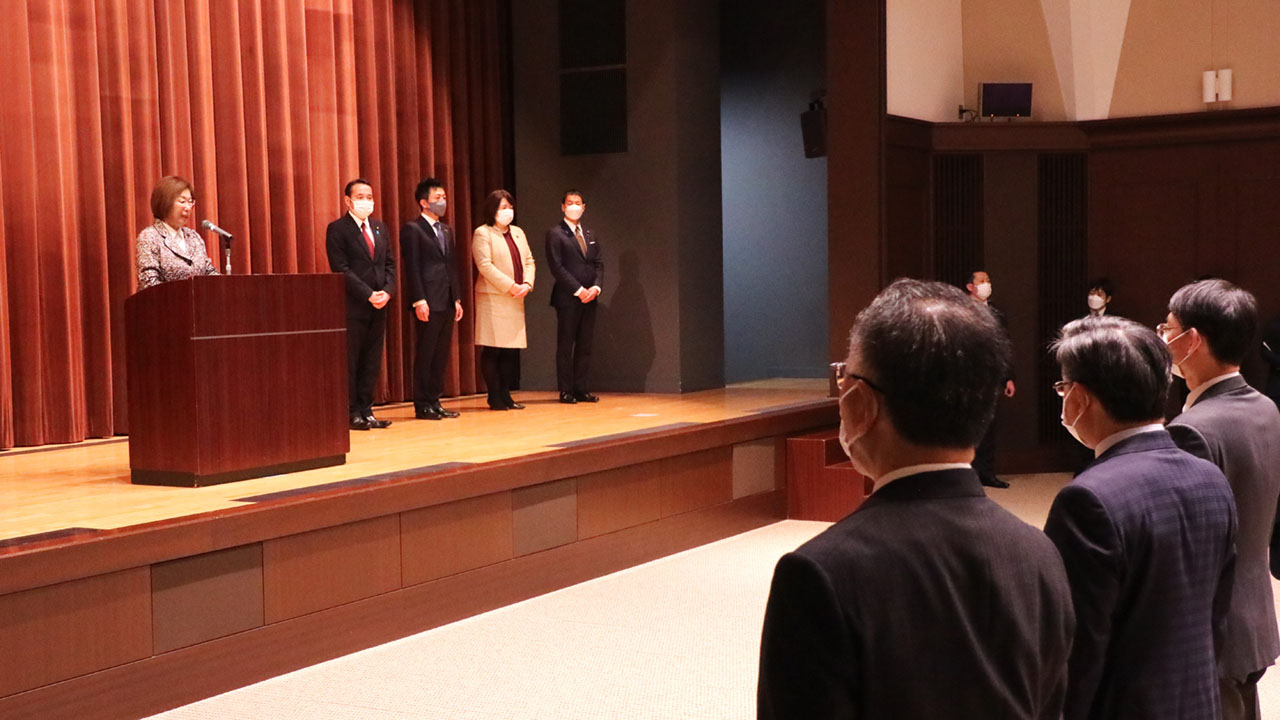 「家庭と職場の両立が重要」 永岡文科相、省内の働き方改革を強調