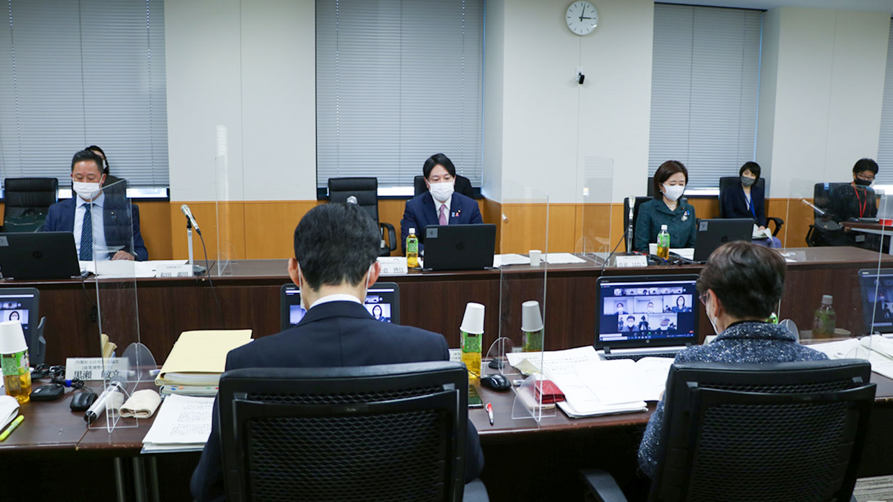 こども大綱策定に向けて貧困対策の意見案まとまる 有識者会議