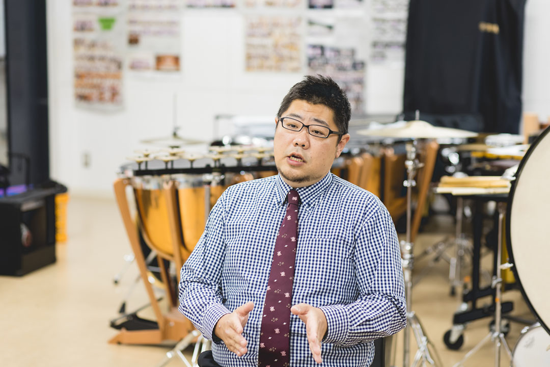 「昨年まで部活動運営はうまくいっていなかった」と振り返る中畑教諭