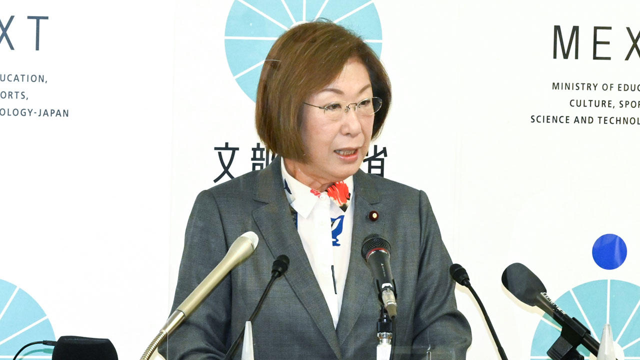 給食時の“黙食” 文科相「必ず求めているわけではない」