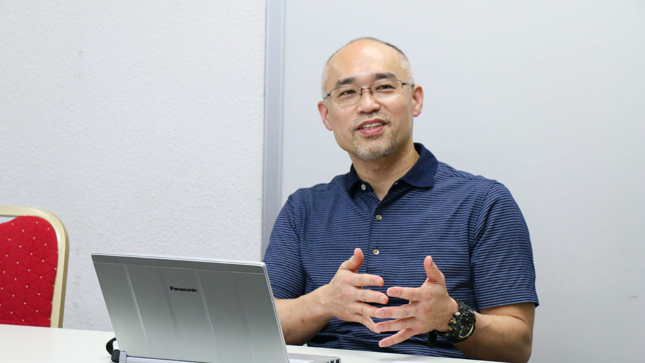 教室マルトリートメントが起こる背景について語る川上教諭