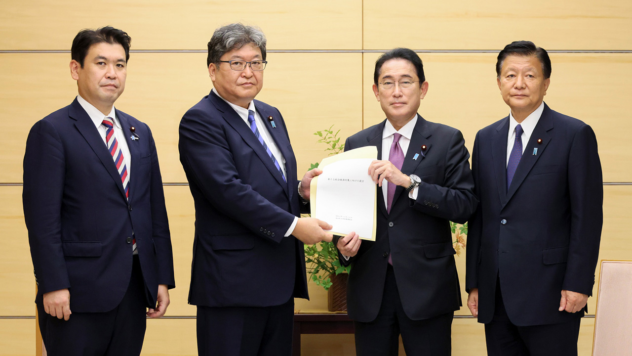 自民、総合経済対策提言を政府に提出 教育、子供政策盛り込む