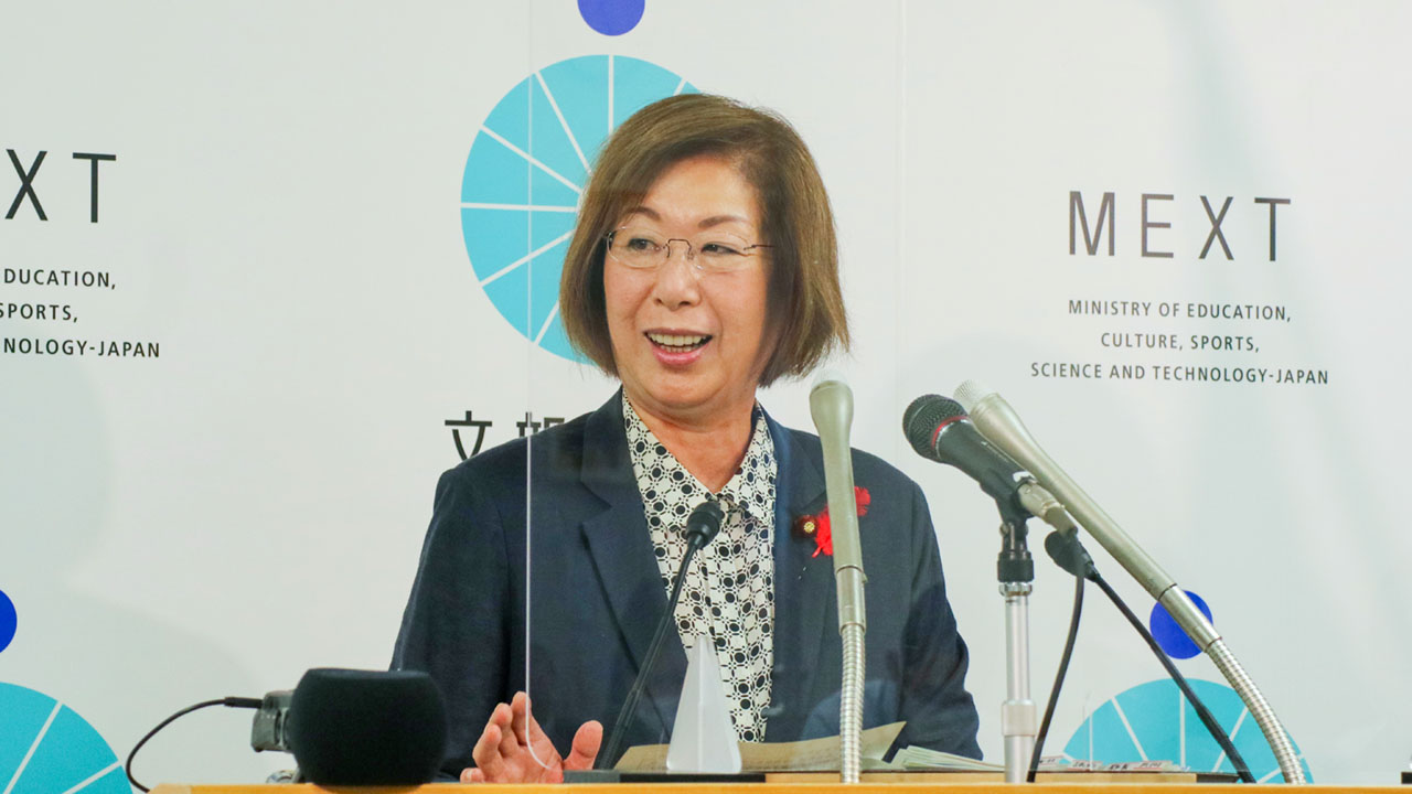 教員採用の早期化・複線化「早ければ24年度から」 永岡文科相