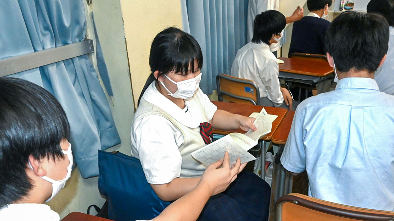 地域課題解決に活用 中学生がメーカーと協力し手帳を制作